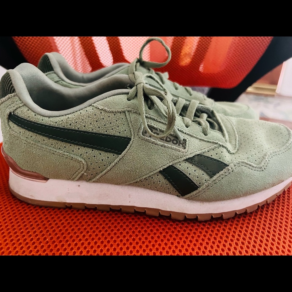 Reebok classic Harmon sneakers. Great condition. Light green. Perfect now